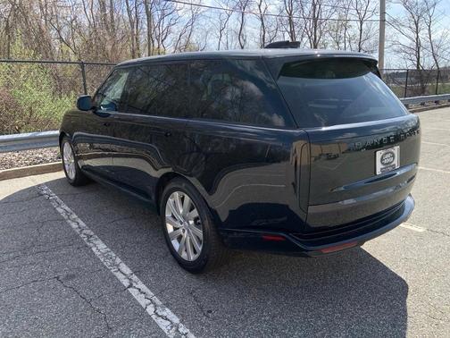 2025 Land Rover Range Rover P400 SE 7 Seat