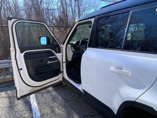 2024 Land Rover Defender P300