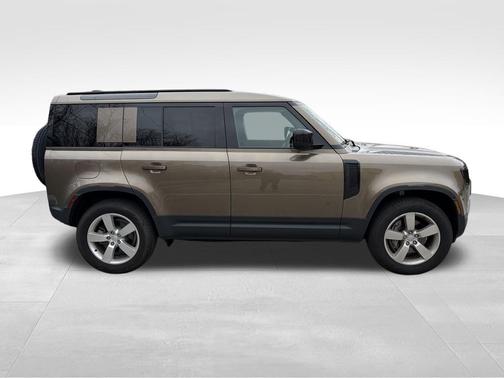 Gondwana Stone 2025 Land Rover Defender P300