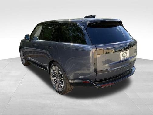 2025 Land Rover Range Rover P400 SE