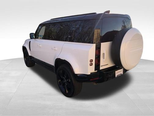 2024 Land Rover Defender P400 X-Dynamic SE