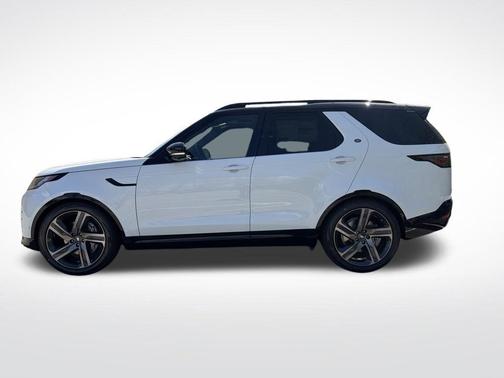 Fuji White 2026 Land Rover Discovery Dynamic SE