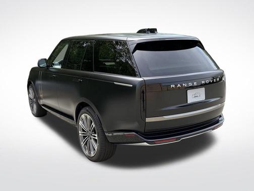 Obsidian Black Satin 2026 Land Rover Range Rover P400 SE