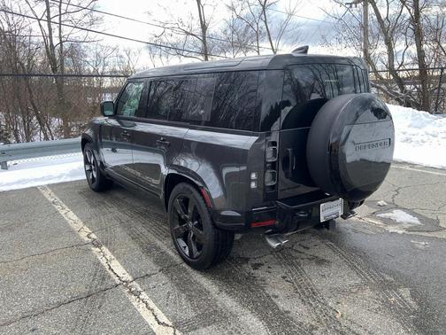 2024 Land Rover Defender P525 V8