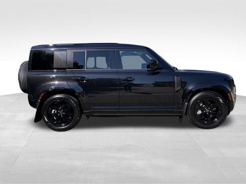 2025 Land Rover Defender P400 X-Dynamic SE
