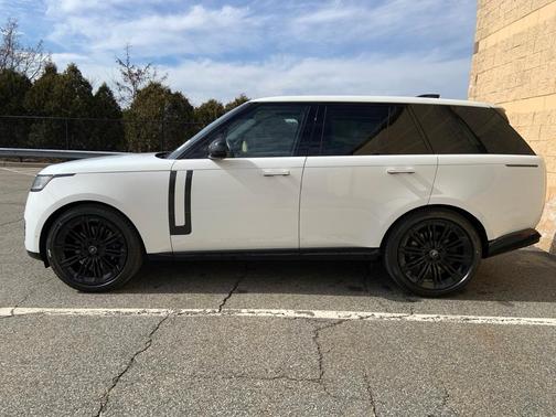 2025 Land Rover Range Rover P530 SE
