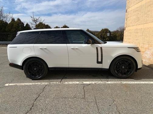 2025 Land Rover Range Rover P530 SE