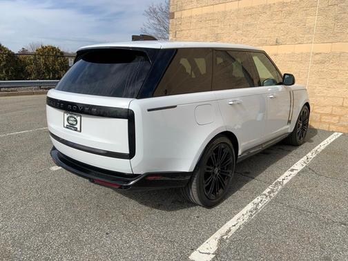 2025 Land Rover Range Rover P530 SE