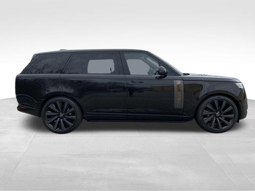 2025 Land Rover Range Rover P615 SV