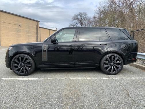 2025 Land Rover Range Rover P615 SV