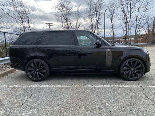 2025 Land Rover Range Rover P615 SV