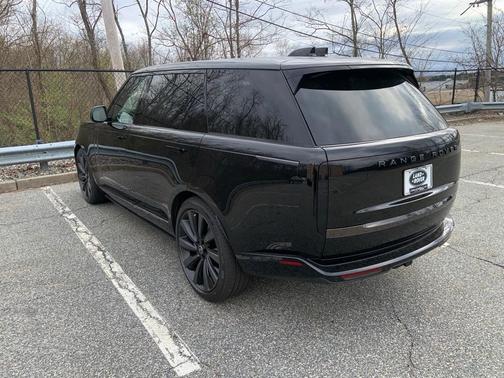 2025 Land Rover Range Rover P615 SV
