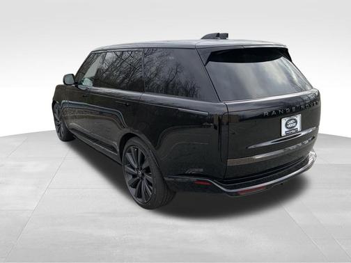 2025 Land Rover Range Rover P615 SV