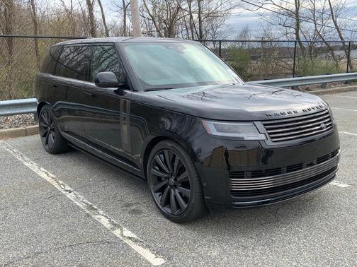 2025 Land Rover Range Rover P615 SV