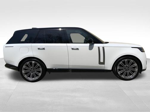 2025 Land Rover Range Rover P530 SE