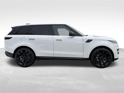 Fuji White 2026 Land Rover Range Rover Sport SE
