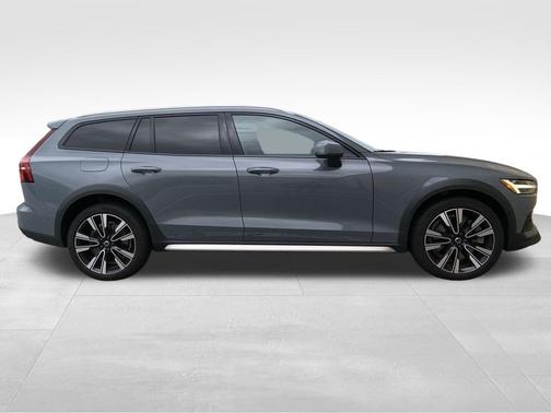 2023 Volvo V60 Cross Country B5 Ultimate