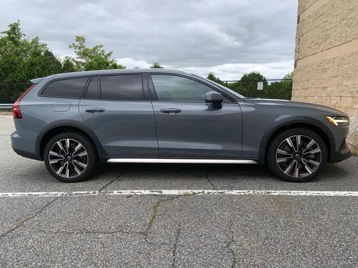 2023 Volvo V60 Cross Country B5 Ultimate