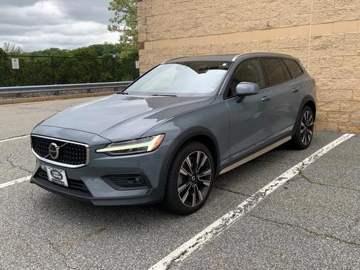 2023 Volvo V60 Cross Country B5 Ultimate
