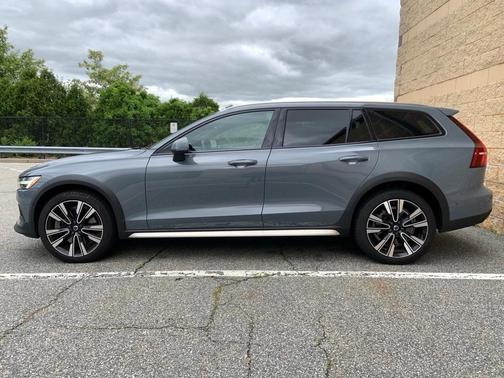 2023 Volvo V60 Cross Country B5 Ultimate