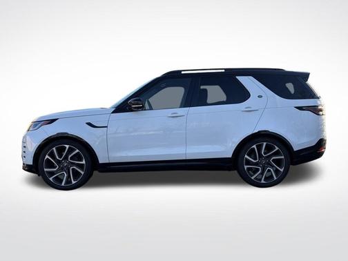 Fuji White 2024 Land Rover Discovery P360 Metropolitan Edition