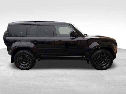 2026 Land Rover Defender V8