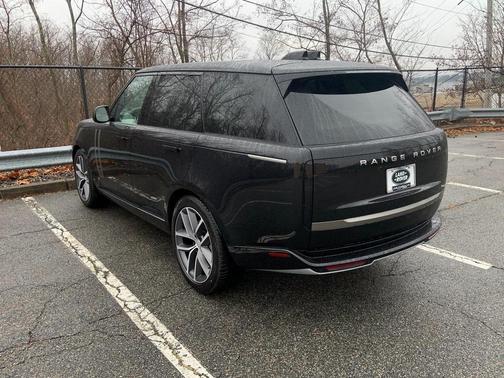 2025 Land Rover Range Rover P400 SE
