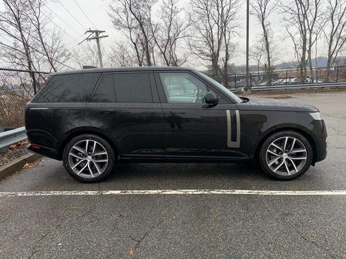 2025 Land Rover Range Rover P400 SE