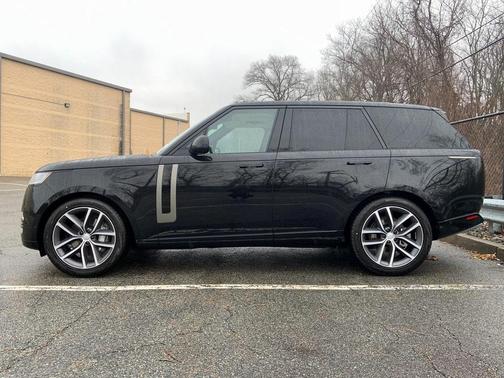 2025 Land Rover Range Rover P400 SE