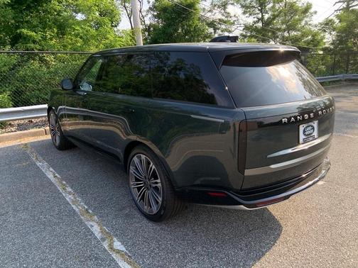 2025 Land Rover Range Rover P400 SE 7 Seat