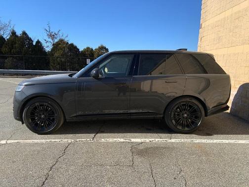 2025 Land Rover Range Rover P530 SE