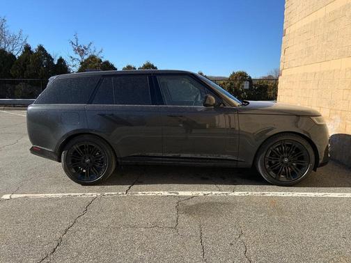2025 Land Rover Range Rover P530 SE