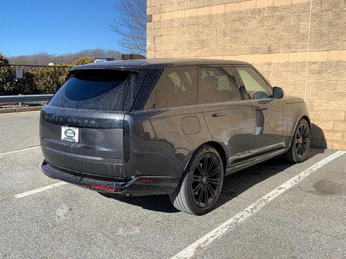2025 Land Rover Range Rover P530 SE