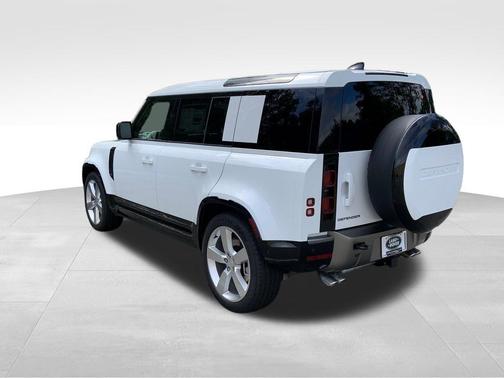 2025 Land Rover Defender P500 X-Dynamic SE