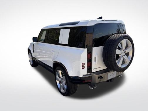 Fuji White 2025 Land Rover Defender P500 X-Dynamic SE