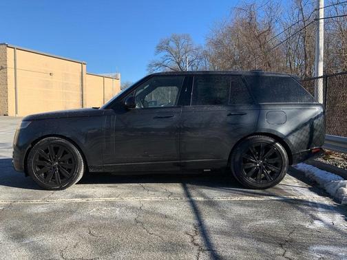 2025 Land Rover Range Rover P550e SE