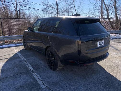 2025 Land Rover Range Rover P550e SE