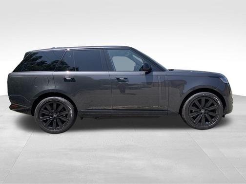 2025 Land Rover Range Rover P550e SE