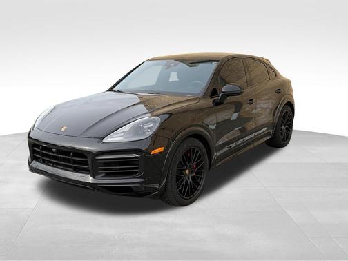 Jet Black Metallic 2022 Porsche Cayenne GTS