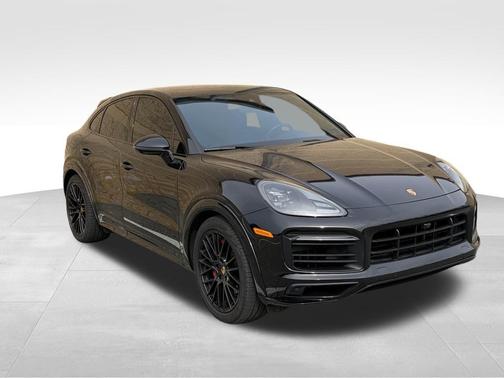 Jet Black Metallic 2022 Porsche Cayenne GTS