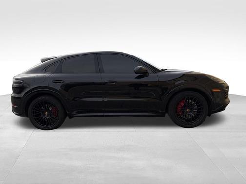 Jet Black Metallic 2022 Porsche Cayenne GTS