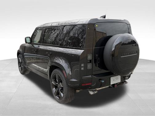 2026 Land Rover Defender P525 V8