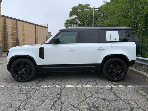 2024 Land Rover Defender P400 X-Dynamic SE