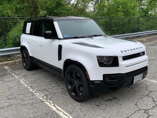 2024 Land Rover Defender P400 X-Dynamic SE