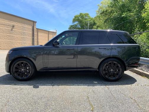 2025 Land Rover Range Rover P400 SE
