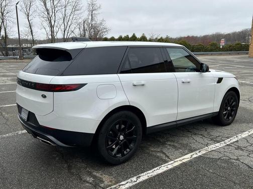 2023 Land Rover Range Rover Sport SE