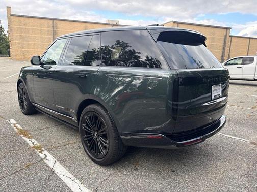 Belgravia Green 2025 Land Rover Range Rover P400 SE