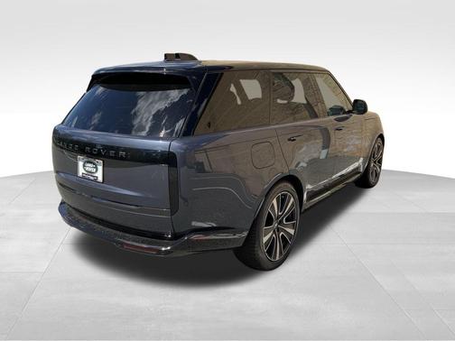 2025 Land Rover Range Rover P550e SE