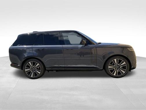 2025 Land Rover Range Rover P550e SE