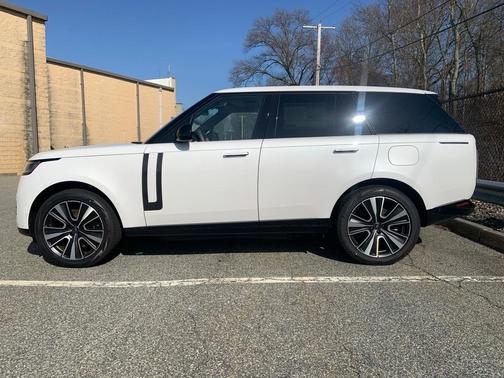 2025 Land Rover Range Rover P550e SE